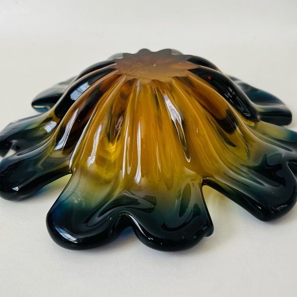 Vintage mid century Murano flower shape bowl - Picture 12 of 12